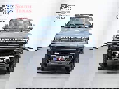 New 2025 GMC Hummer EV 2X w/ LPO, Sport Package
