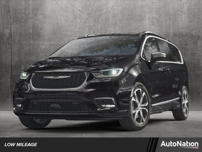 Used 2025 Chrysler Pacifica Pinnacle w/ Trailer Tow Group