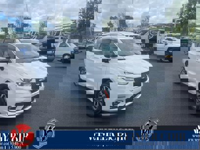 Used 2024 Chrysler Pacifica Select