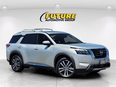 Used 2025 Nissan Pathfinder Platinum w/ Cargo Package