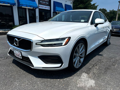 Used 2020 Volvo S60 T6 Momentum w/ Premium Package
