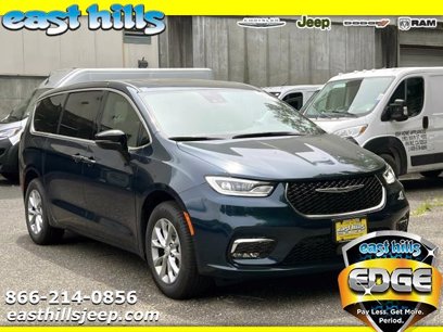 New 2025 Chrysler Pacifica Select