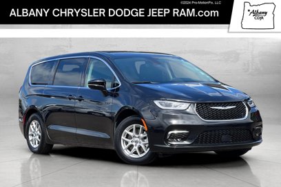 Used 2024 Chrysler Pacifica Touring-L