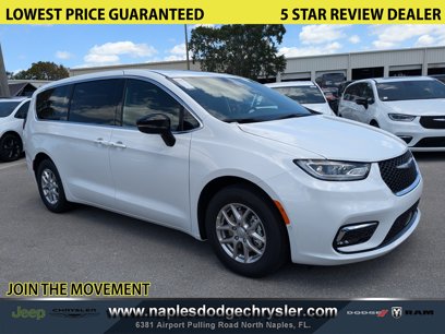 New 2025 Chrysler Pacifica Select