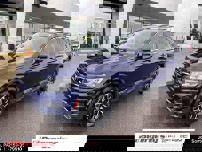 Used 2021 Volkswagen Tiguan SE w/ Panoramic Sunroof Package