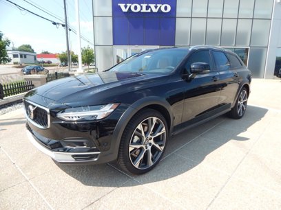 New 2025 Volvo V90 B6 Cross Country Ultra w/ Protection Package Premier