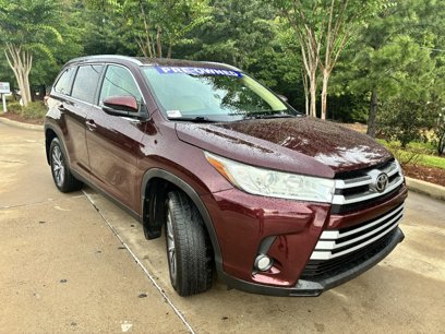 Used 2019 Toyota Highlander SE