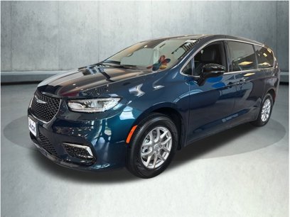 New 2025 Chrysler Pacifica Select