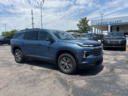 New 2025 Chevrolet Traverse LT w/ Driver Confidence Package
