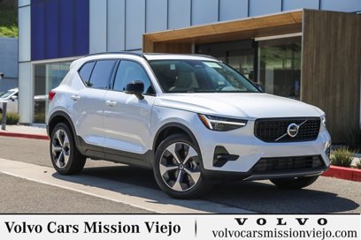 New 2025 Volvo XC40 B5 Plus w/ Protection Package Premier