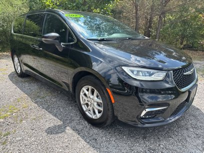Used 2023 Chrysler Pacifica Touring