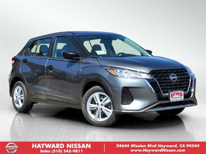 New 2025 Nissan Kicks Play S