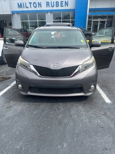 Used 2016 Toyota Sienna SE