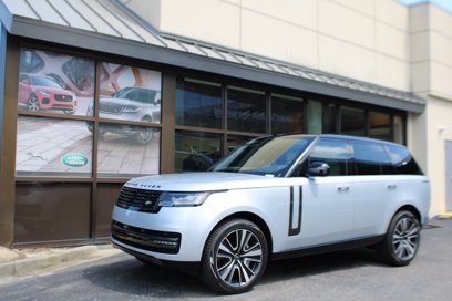 New 2025 Land Rover Range Rover SE