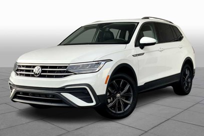 Used 2024 Volkswagen Tiguan SE w/ Panoramic Sunroof Package
