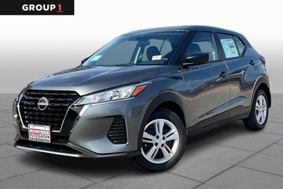 New 2025 Nissan Kicks Play S
