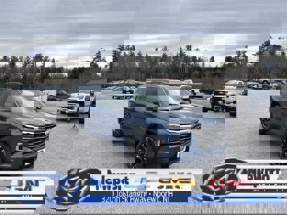 New 2025 Chevrolet Traverse LT w/ Sun and Wheel Package