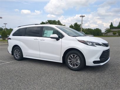 New 2025 Toyota Sienna LE