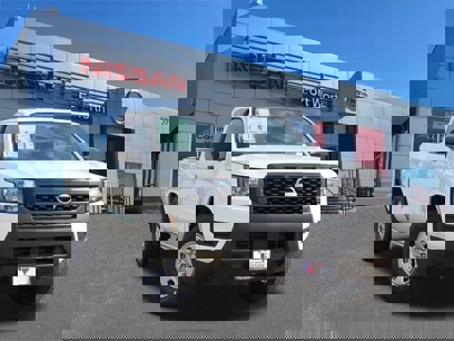 New 2025 Nissan Frontier S