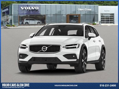 New 2025 Volvo V60 B5 Cross Country Ultra w/ Protection Package Premier