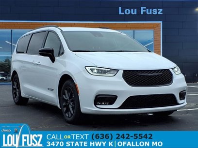 New 2025 Chrysler Pacifica Select w/ Fav Edition Package