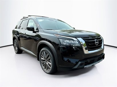 New 2025 Nissan Pathfinder SL w/ SL Premium Package