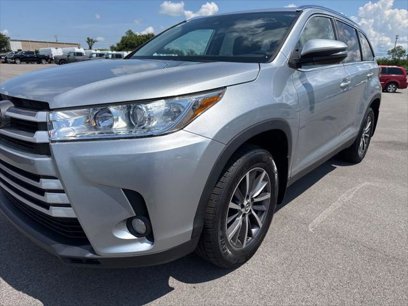 Used 2019 Toyota Highlander SE