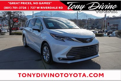 Certified 2022 Toyota Sienna Platinum w/ Outdoor Package (TMS)