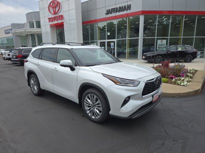 New 2025 Toyota Highlander Platinum