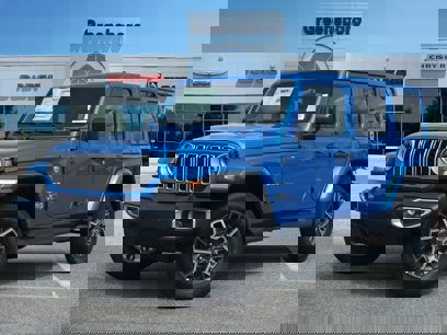 New 2024 Jeep Wrangler Unlimited Sahara w/ Dual Top Group