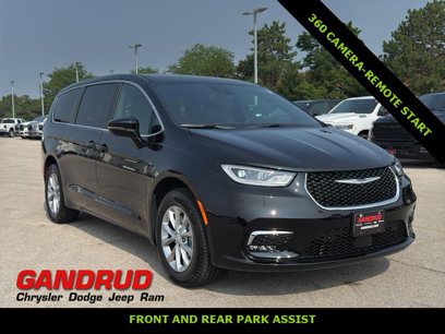 New 2025 Chrysler Pacifica Select