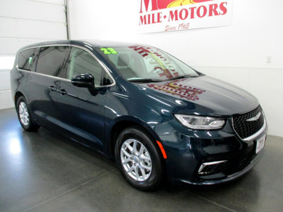 Used 2023 Chrysler Pacifica Touring-L
