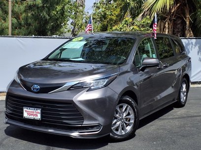 Certified 2022 Toyota Sienna LE