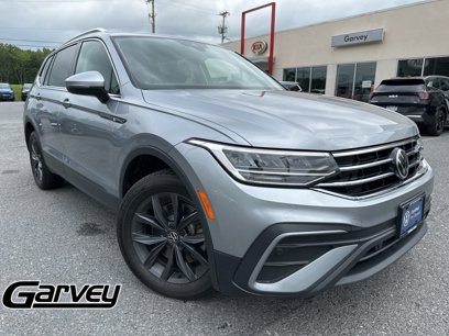 Used 2022 Volkswagen Tiguan SE w/ Panoramic Sunroof Package