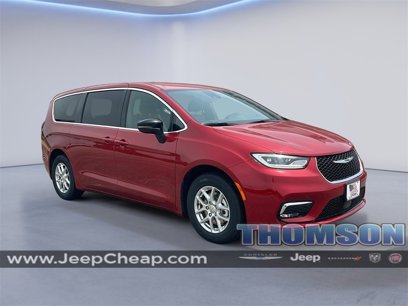 New 2025 Chrysler Pacifica Select