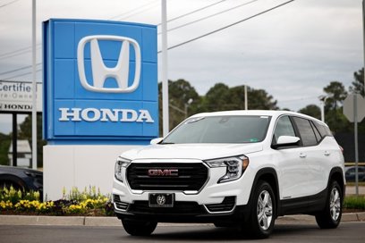 Used 2024 GMC Terrain SLE
