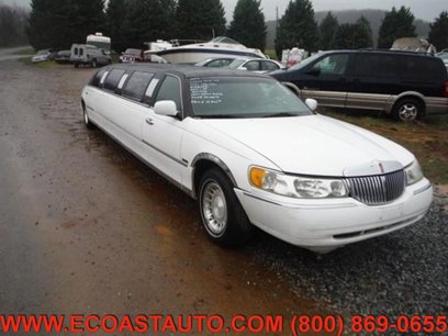 Used 2000 Lincoln Town Car Signature
