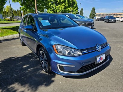 Used 2016 Volkswagen e-Golf SE w/ DC Fast Charging Package