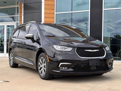 New 2025 Chrysler Pacifica Pinnacle