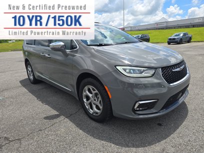Used 2022 Chrysler Pacifica Limited w/ Uconnect Theater Family Group