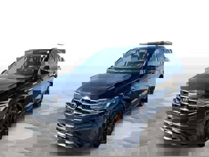 Used 2024 Volkswagen Tiguan SE w/ Panoramic Sunroof Package