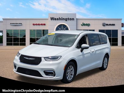 Used 2023 Chrysler Pacifica Touring-L
