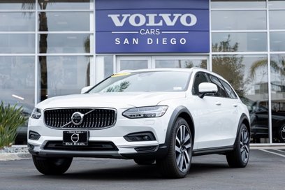 New 2025 Volvo V90 B6 Cross Country Ultra w/ Climate Package