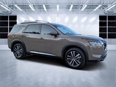 New 2025 Nissan Pathfinder Platinum w/ Cargo Package