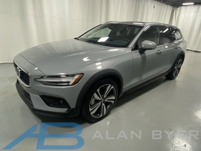 Used 2025 Volvo V60 B5 Cross Country Plus