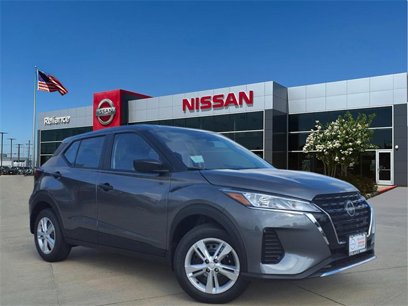New 2025 Nissan Kicks Play S