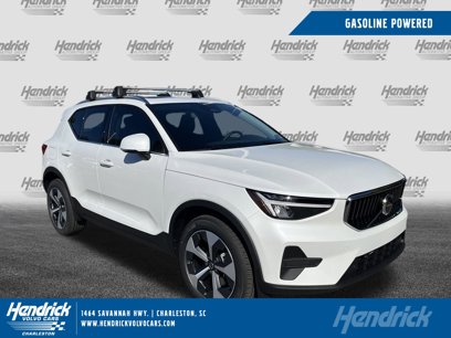 New 2025 Volvo XC40 B5 Core w/ Climate Package