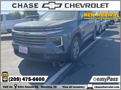Used 2025 Chevrolet Traverse LT