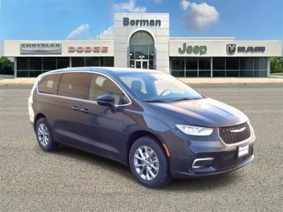 New 2025 Chrysler Pacifica Select
