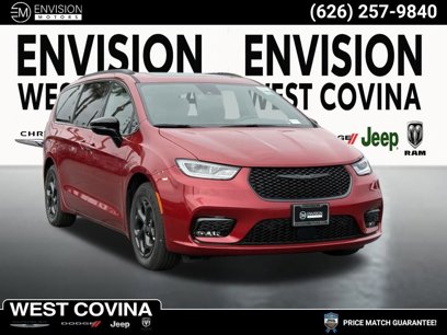 New 2025 Chrysler Pacifica Select